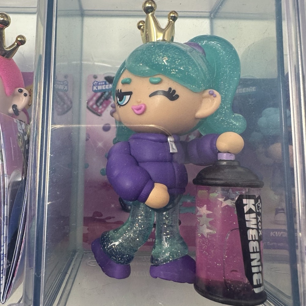 7  XOX Kweenie figurine dolls with cases and cards. - Picture 4 of 8